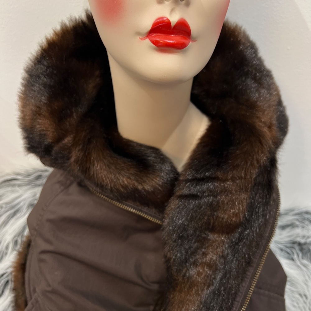 Reversible Brown faux fur cozy vest w/ poplin material with side pockets M